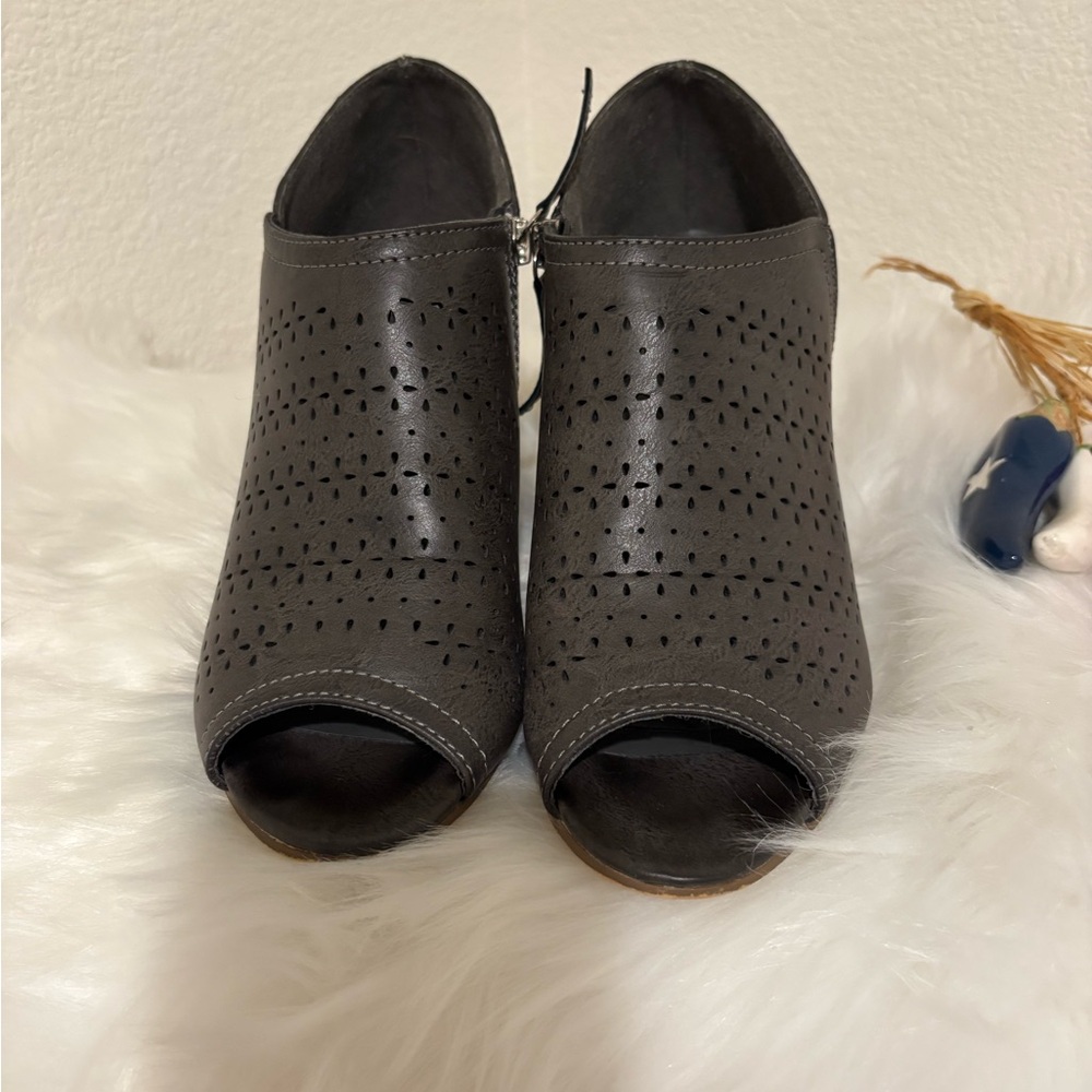 JG Wedge Shoes